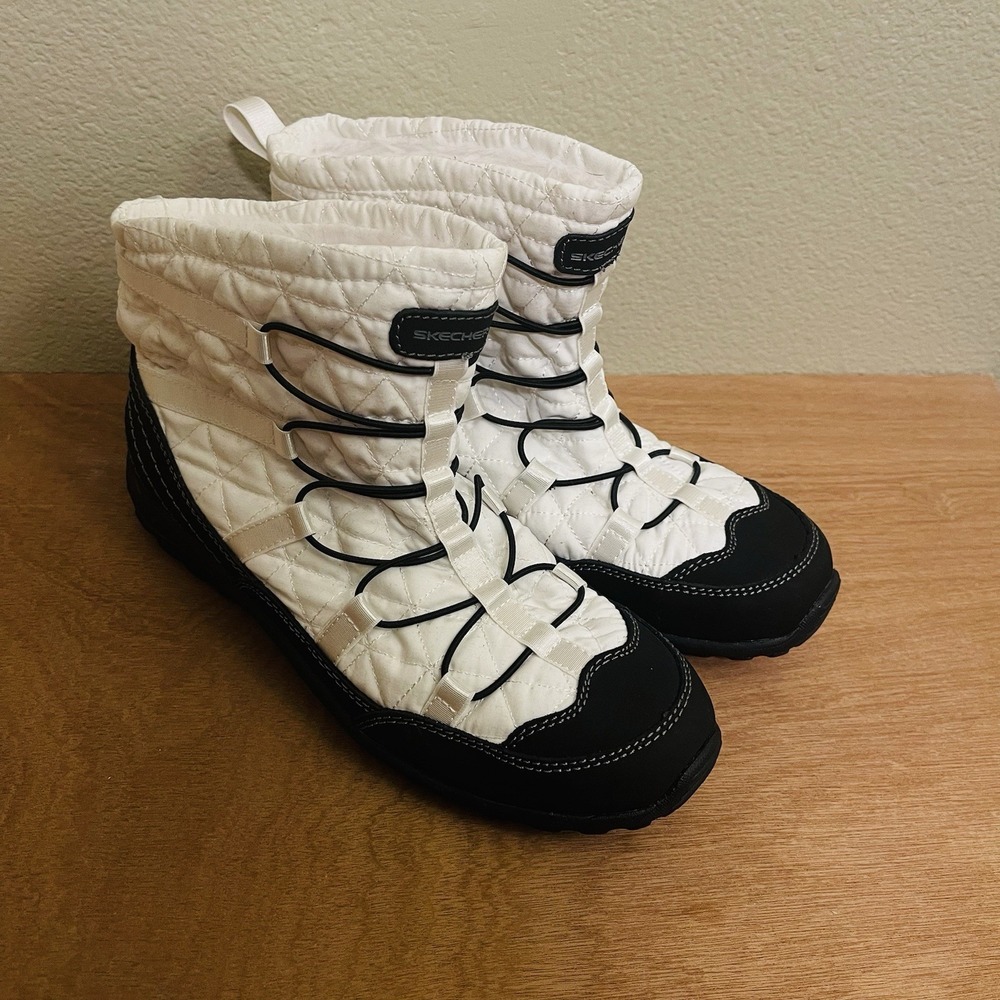NWOB Skechers Women's Reggae Fest Quilted Boots Pull On Bungee Faux Fur Sz 9